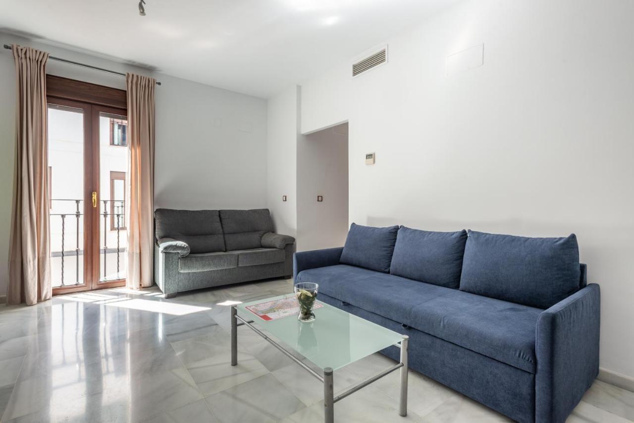 First Floor Near Macarena Church Siviglia Esterno foto