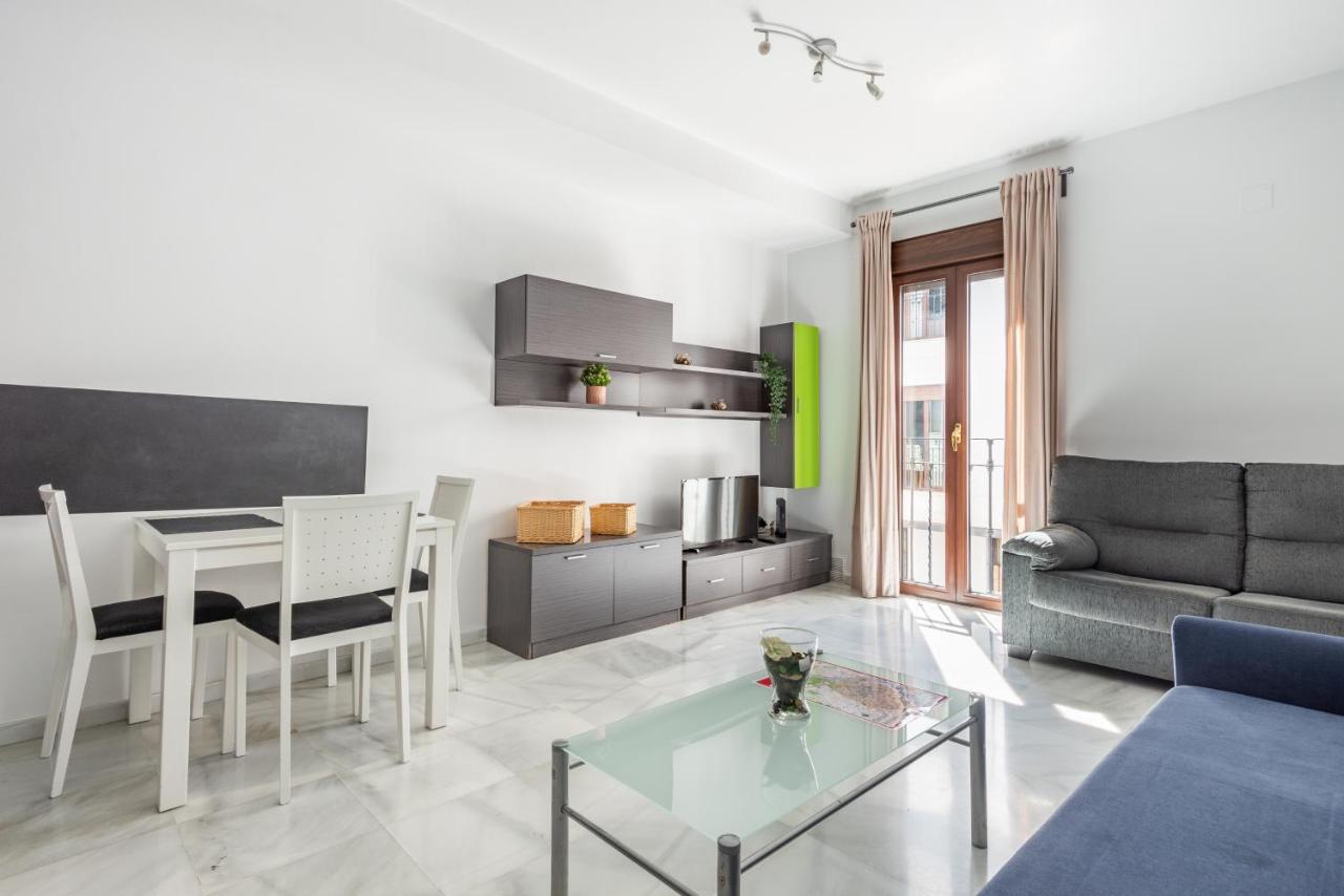 First Floor Near Macarena Church Siviglia Esterno foto