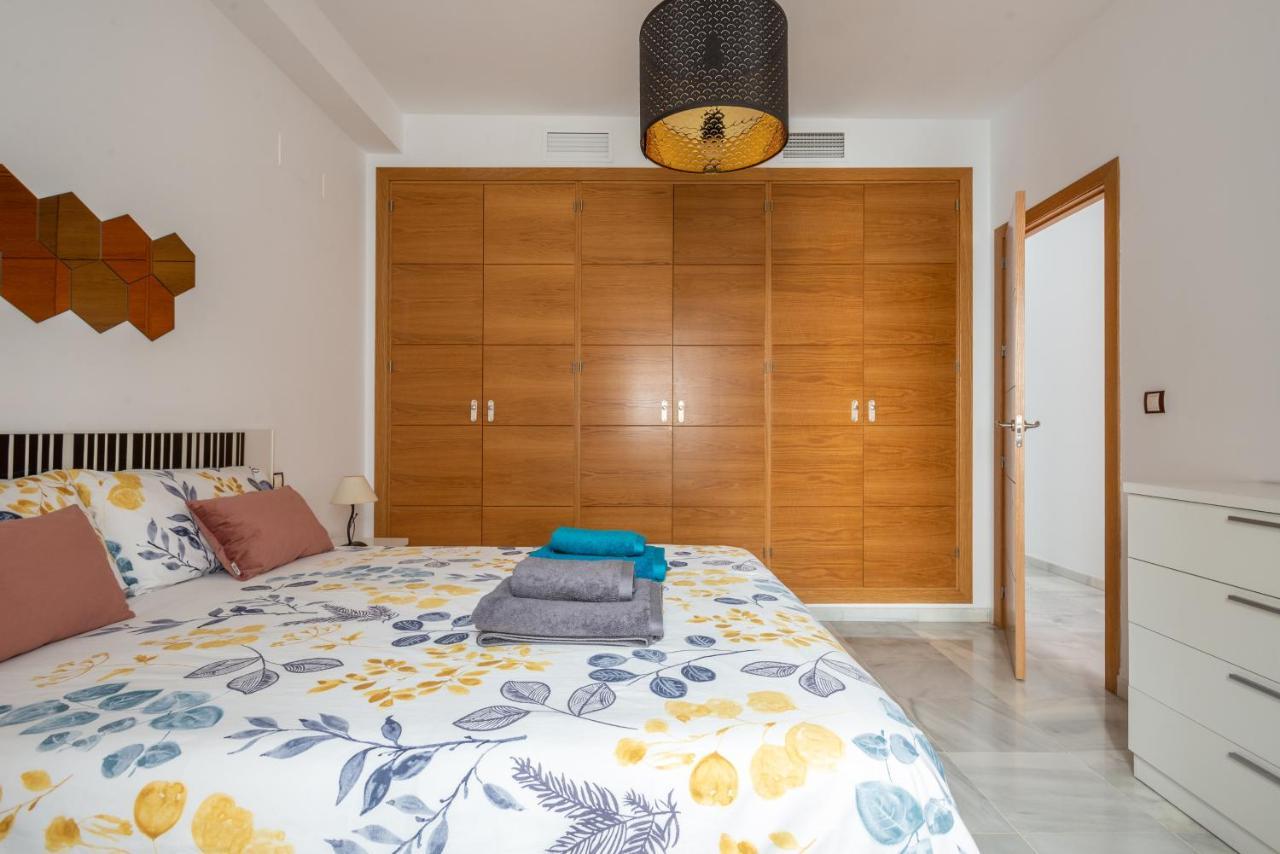 First Floor Near Macarena Church Siviglia Esterno foto