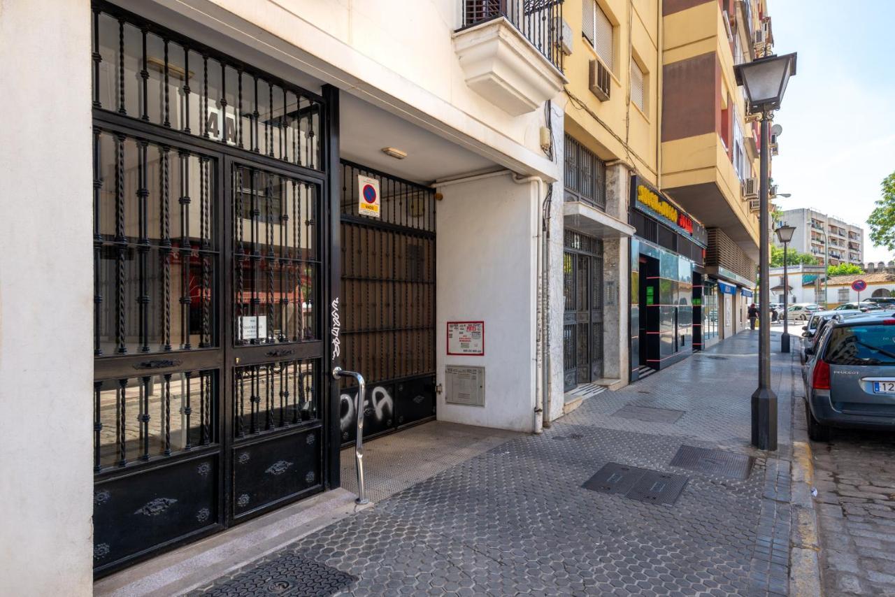 First Floor Near Macarena Church Siviglia Esterno foto