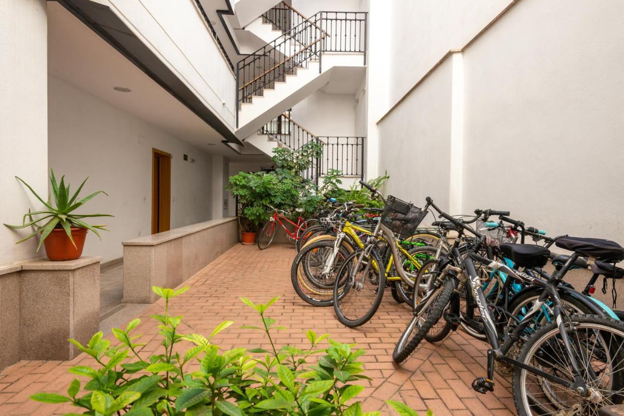 First Floor Near Macarena Church Siviglia Esterno foto
