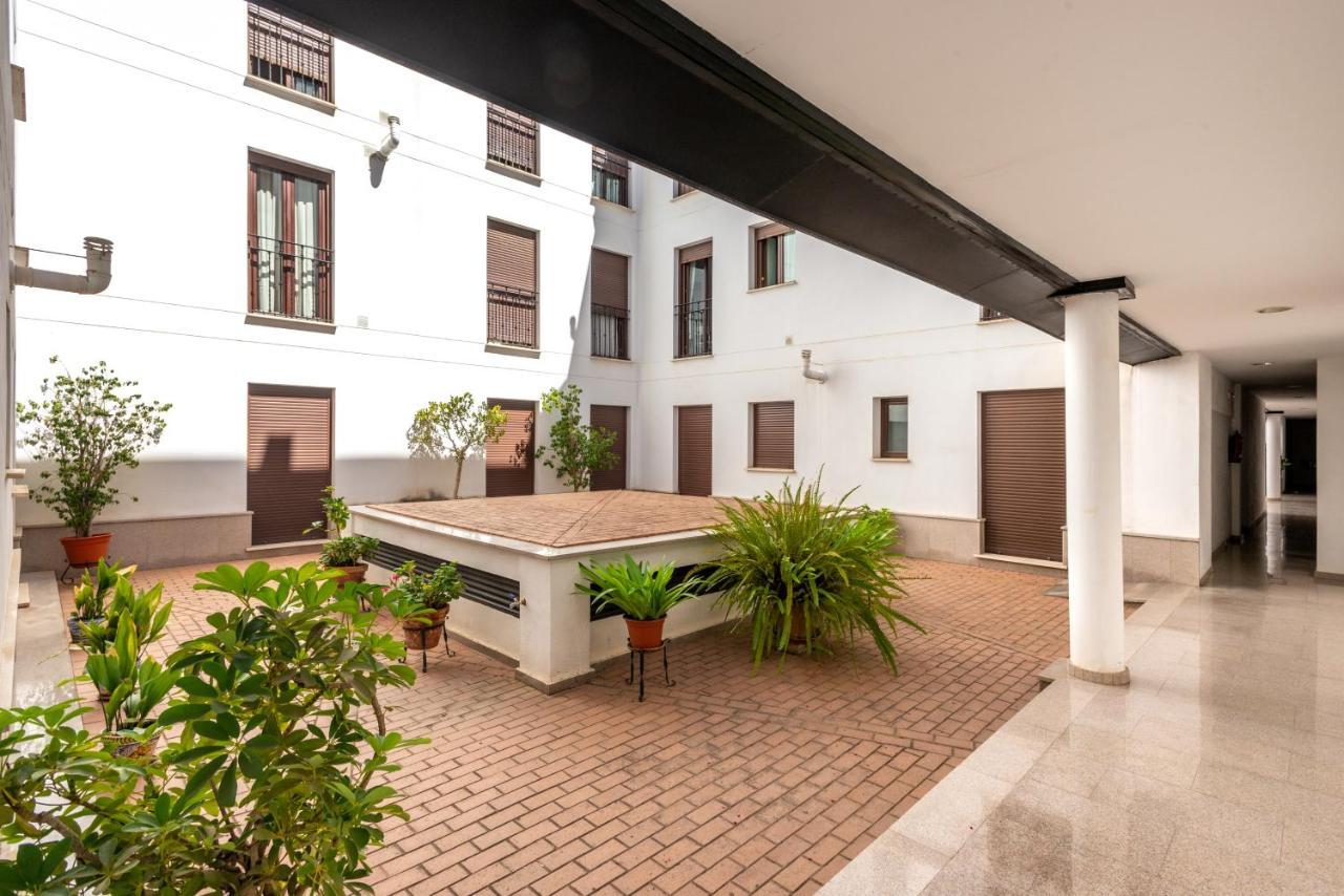 First Floor Near Macarena Church Siviglia Esterno foto