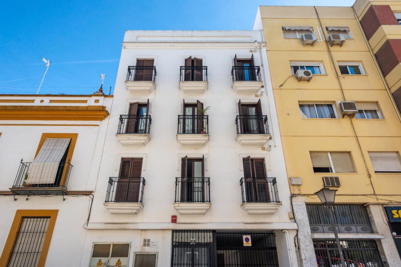 First Floor Near Macarena Church Siviglia Esterno foto