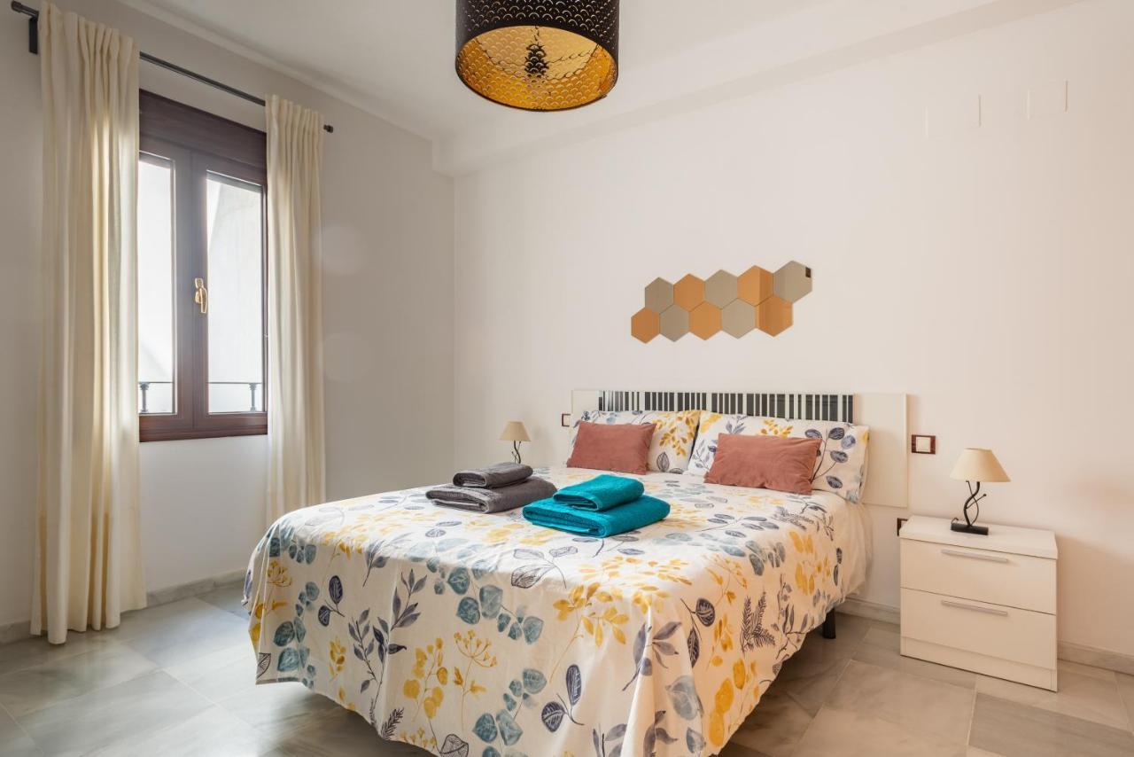 First Floor Near Macarena Church Siviglia Esterno foto
