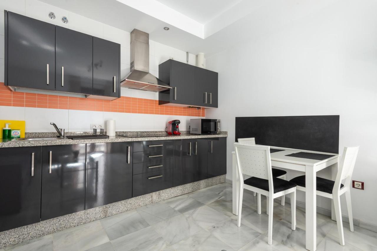 First Floor Near Macarena Church Siviglia Esterno foto