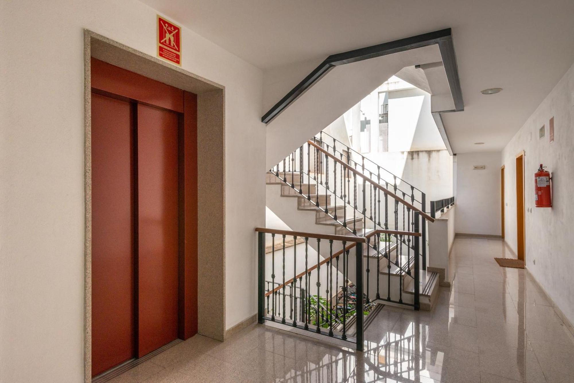 First Floor Near Macarena Church Siviglia Esterno foto